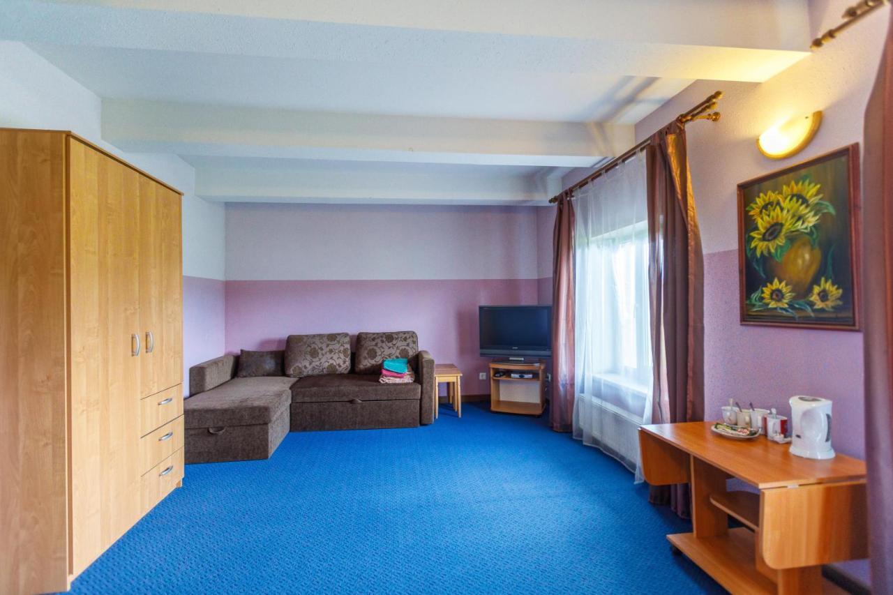 Hotel Viesu Nams “Dimantu Ferma” Ikšķile Esterno foto