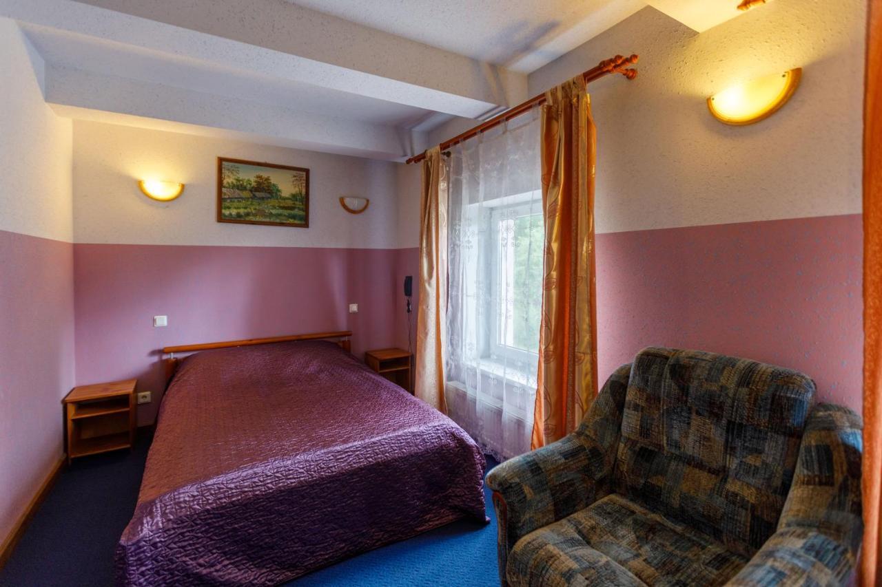 Hotel Viesu Nams “Dimantu Ferma” Ikšķile Esterno foto